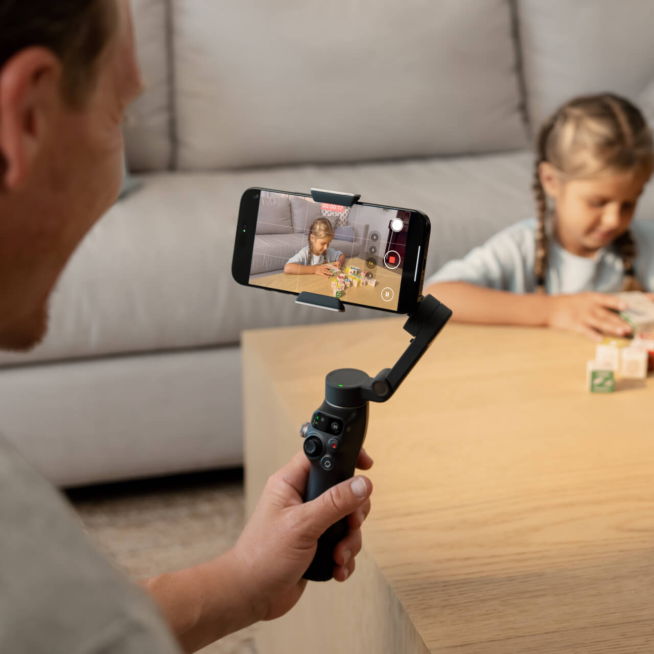 ぼぼ未使用DJI OsmoMobile 8 ジンバル　アドバンストトラッキング Osmo Mobile 8 – 360°トラッキングスマートフォンジンバル – DJIストア
