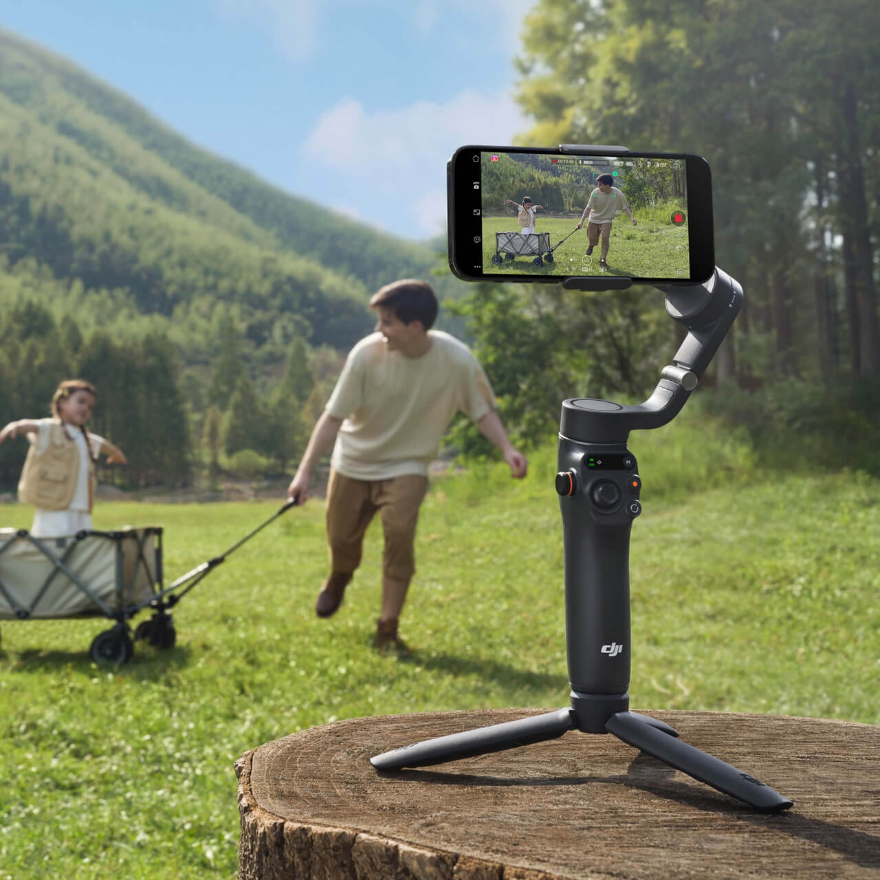 Dji osmo mobile 6 gimbal s telefonom in grip tripod stojalom