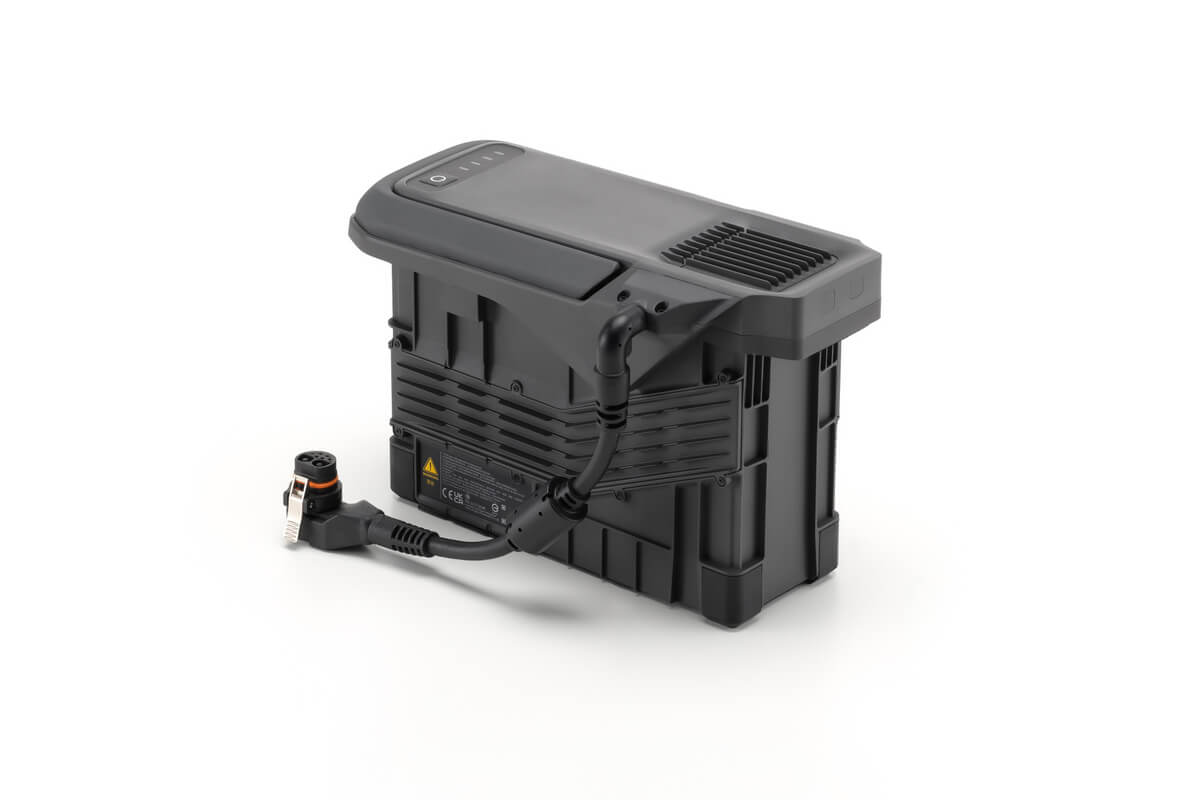 DJI TB100C batarya ve kablolu güç bağlantısı